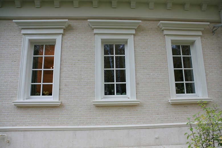 Деревянные окна и двери классик